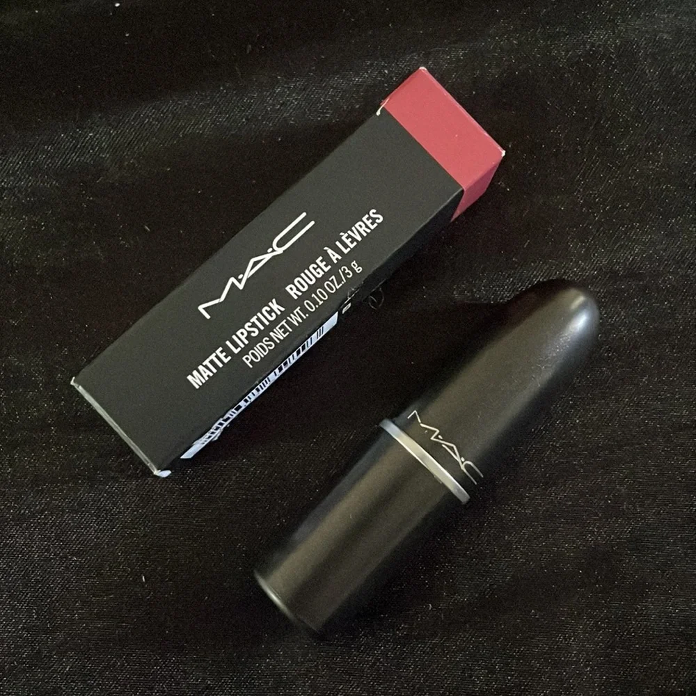 MAC Matte lipstick - get the hint? - Picture 3 of 7